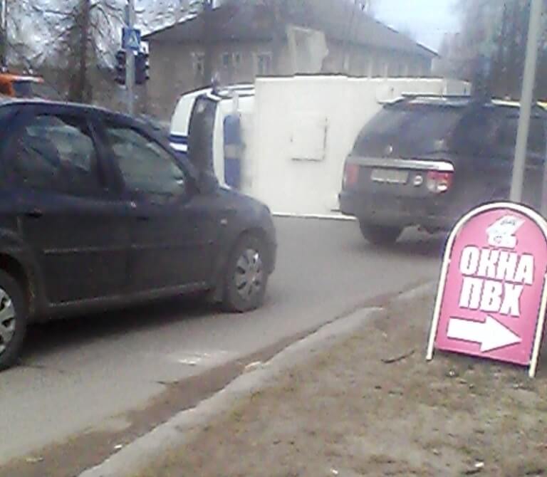 фото В Конаково на дороге перевернулся автозак с заключенными