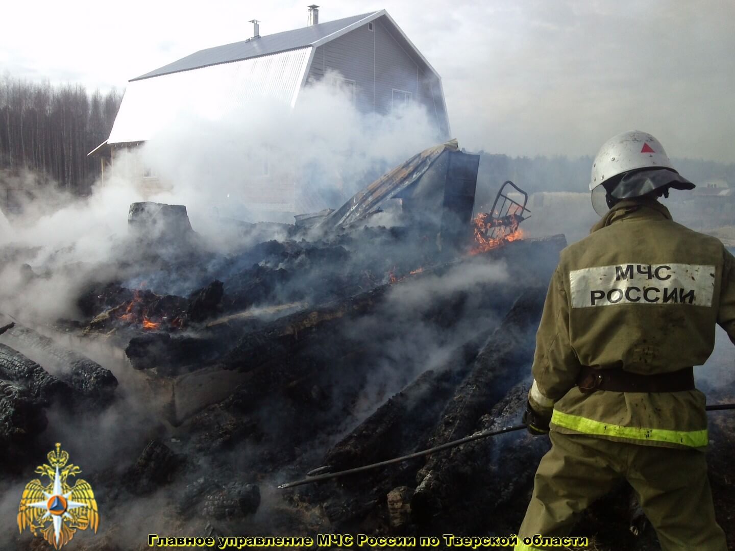 фото В Калининском районе баня сгорела полностью