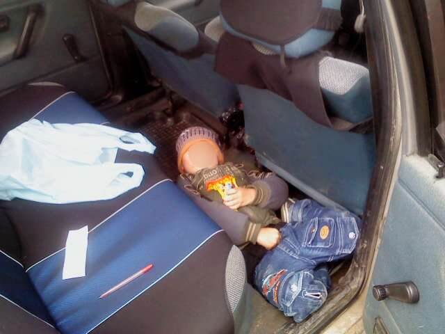 фото Нерадивый водитель пытался спрятать своего ребенка от инспектора ГИБДД