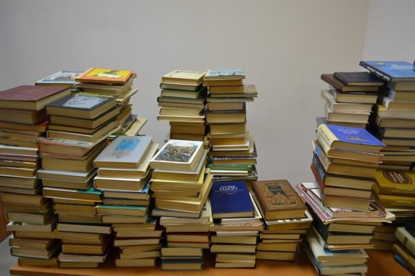фото Тверские активисты ОНФ собрали больше 1,5 тыс. книг для лицея искусств Керчи