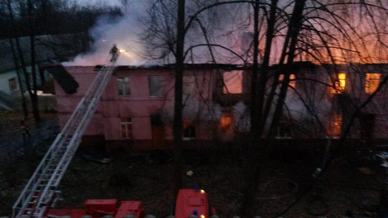 фото В Редкино сгорел многоквартирный дом. Жильцам необходима помощь