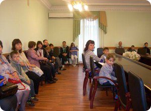 В администрации Московского района прошла благотворительная акция "Собери ребенка в школу"