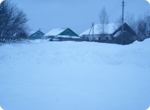 фото Из-за обильного снегопада целая деревня буквально отрезана от мира