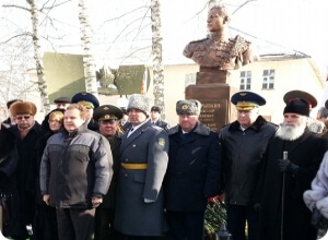 фото Во Ржеве открыли памятник маршалу авиации Александру Покрышкину