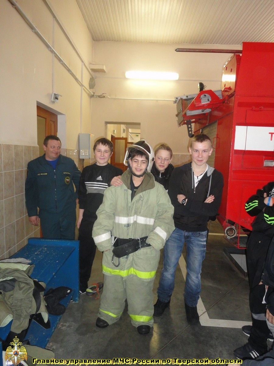 Экскурсии по территории пожарных частей учащихся городских школ и других детских учреждений