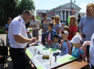 1 июня в Городском саду Госавтоинспекция провела акцию Дорожная Азбука