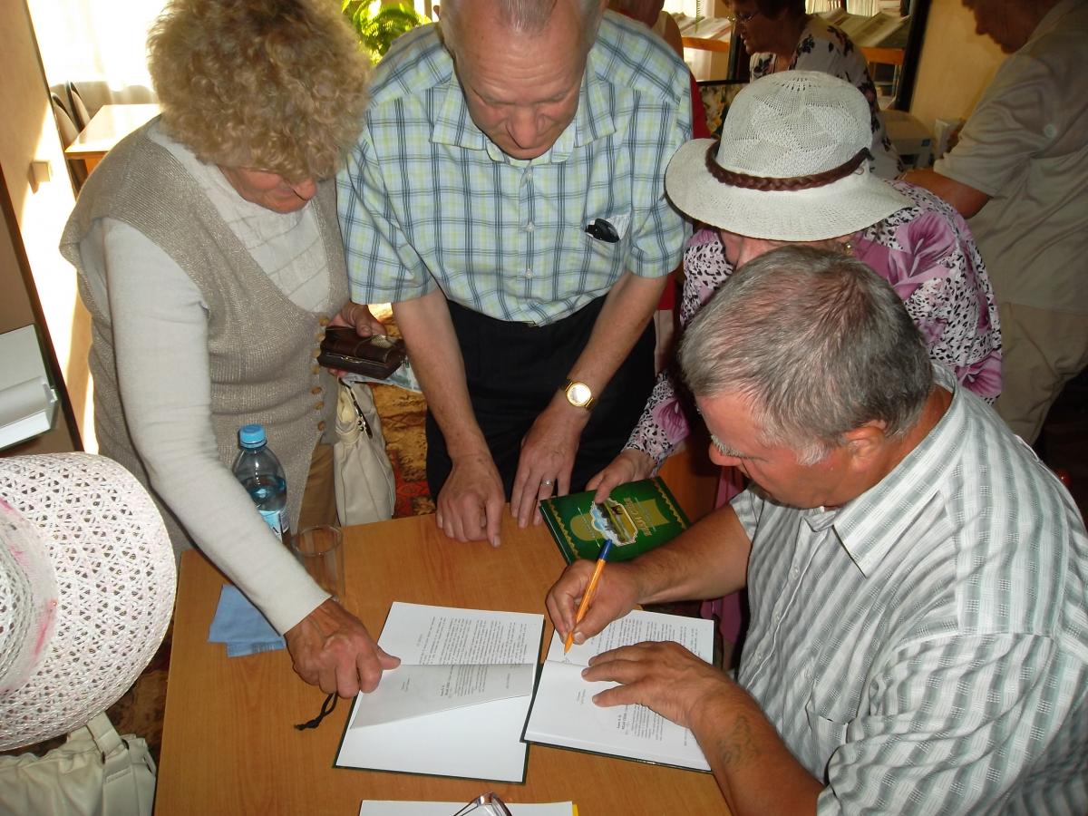 21 июня 2013 года. Презентация книги стихов Владимира Львова «Веди себя»