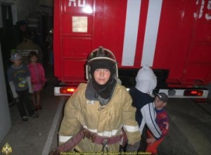 фото Экскурсия для учащихся детских оздоровительных лагерей в пожарную часть 35 Тверской области