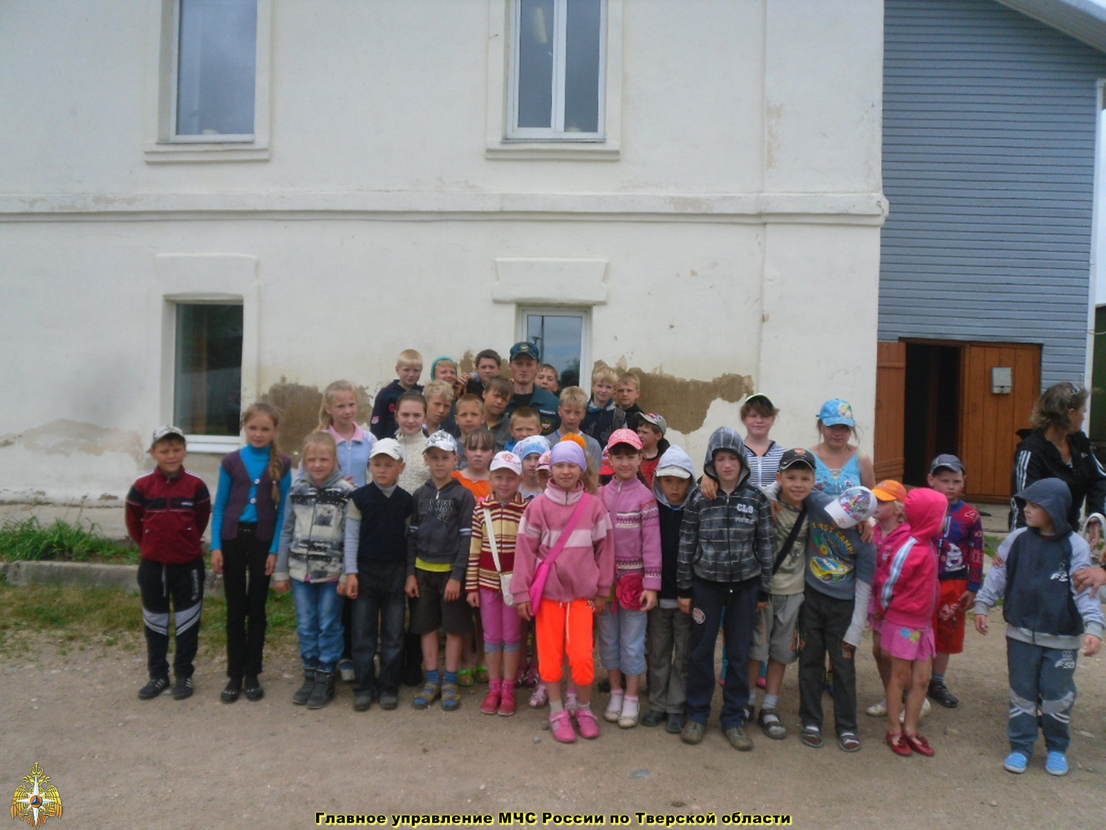 Экскурсия для учащихся детских оздоровительных лагерей в пожарную часть 35 Тверской области
