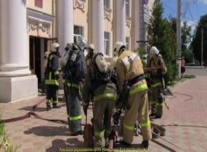 фото На здании Администрации Московского района г. Твери состоялось тренировочное пожарно-тактическое учение.