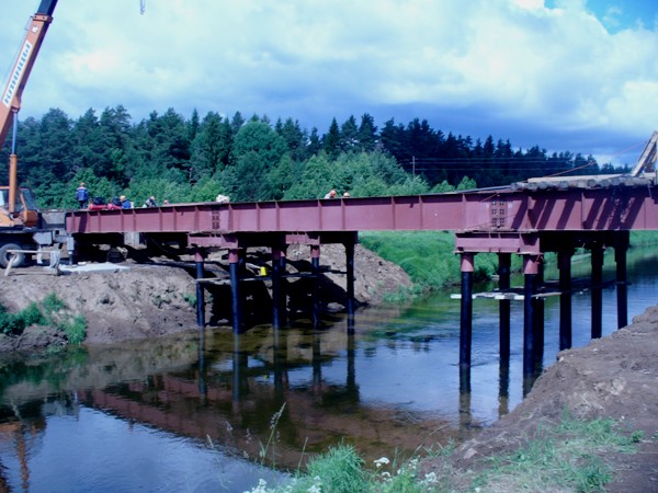 В Торжокском районе смонтированы пролетные строения моста через реку Поведь
