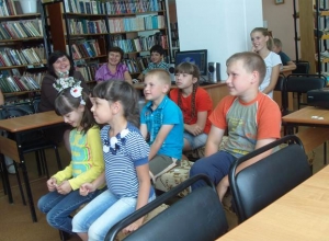 В Торопецкой библиотеке прошел информационный час с элементами игровой программы "Мы вместе" для детей с ограниченными возможностями