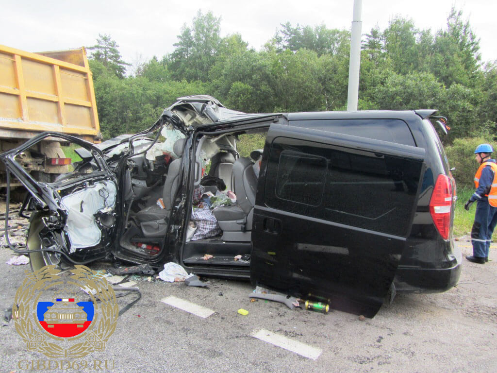 На автодороге Москва-С.Петербург произошла авария, в которой погибли 3 человека