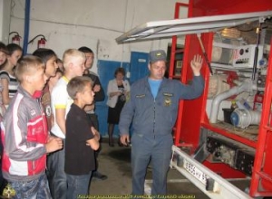 Экскурсия для учащихся детского лагеря в пожарную часть 32 г. Калязин Тверской области
