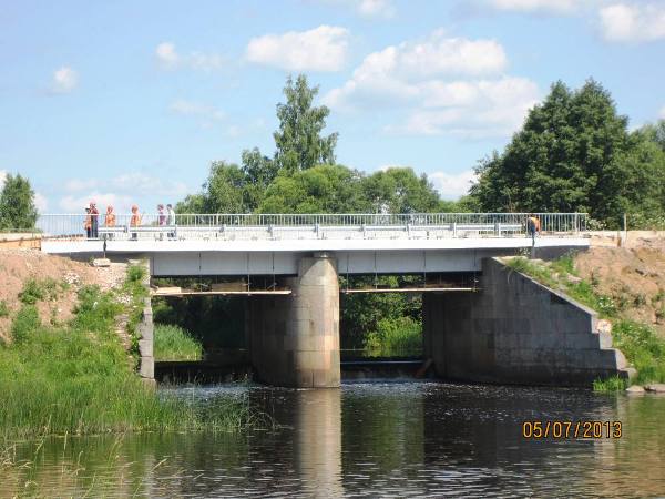 В Калининском районе продолжается ремонт моста через р. Кава