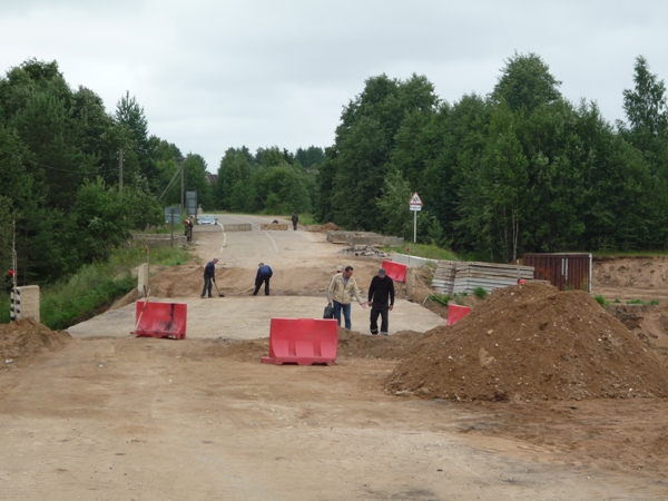 В Лесном районе начались восстановительные работы на мосту через р. Обретинка