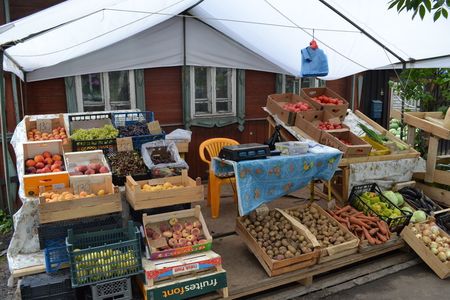 В Твери штрафуют недобросовестных продавцов овощей и фруктов