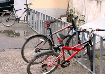 Во дворе здания администрации города Твери организована велопарковка 