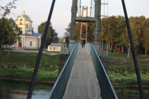 фото В Зубцове начался ремонт пешеходного моста через Волгу