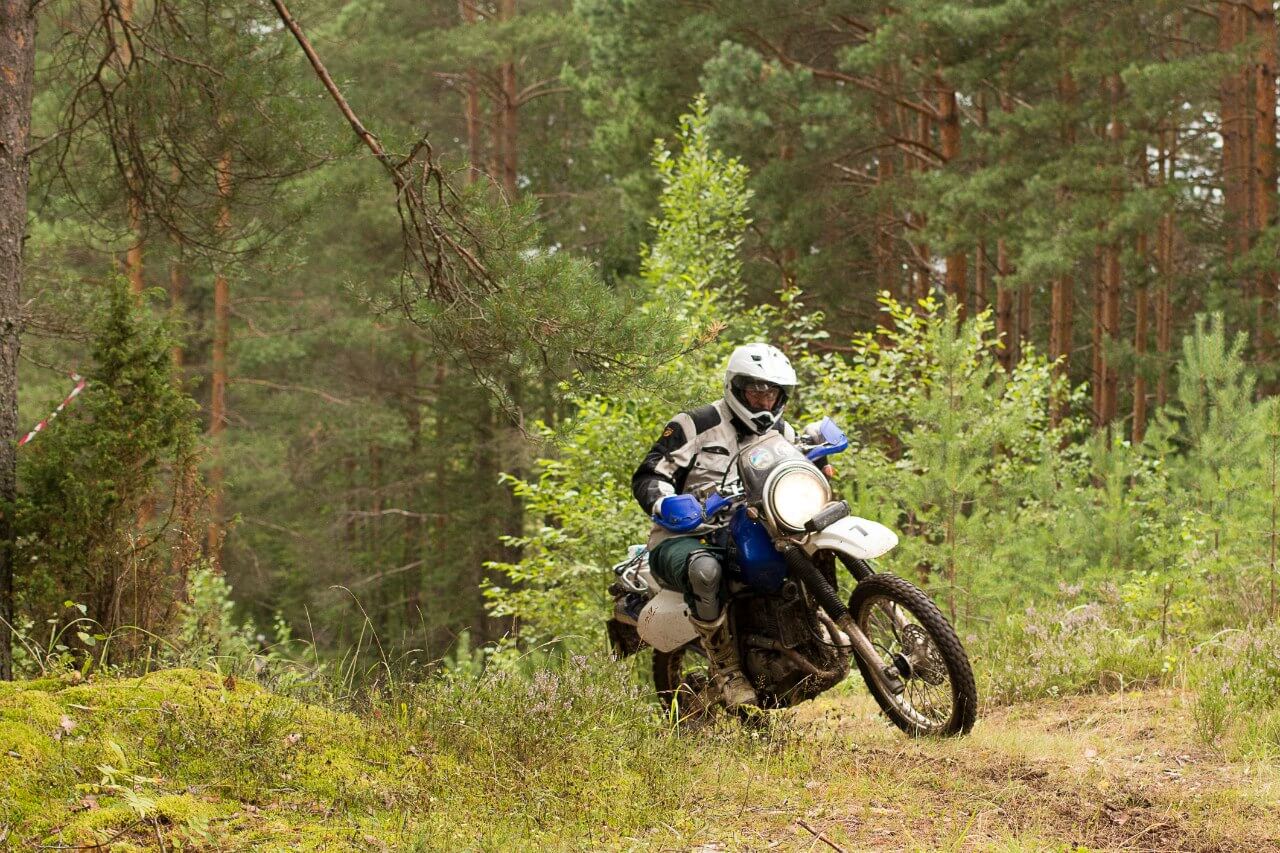Впервые на Удомельской земле прошло мотоциклетное спортивное соревнование по дисциплине эндуро — Лесные тропы