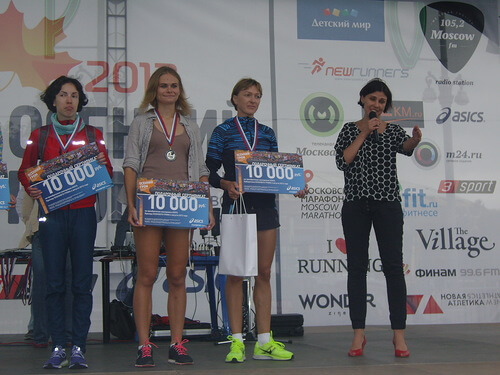 Золото ценою в 10 км - тверичанка Наталья Измоденова стала чемпионкой полумарафона "Осенний гром"
