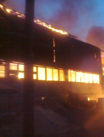 Пожар в ангаре в Калининском районе