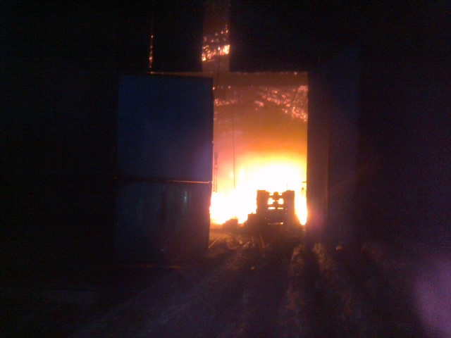 Пожар в ангаре в Калининском районе