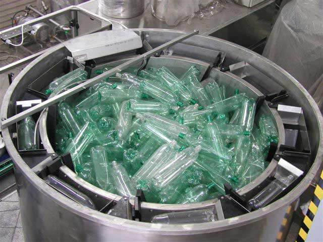 фото Утилизация пластиковых бутылок