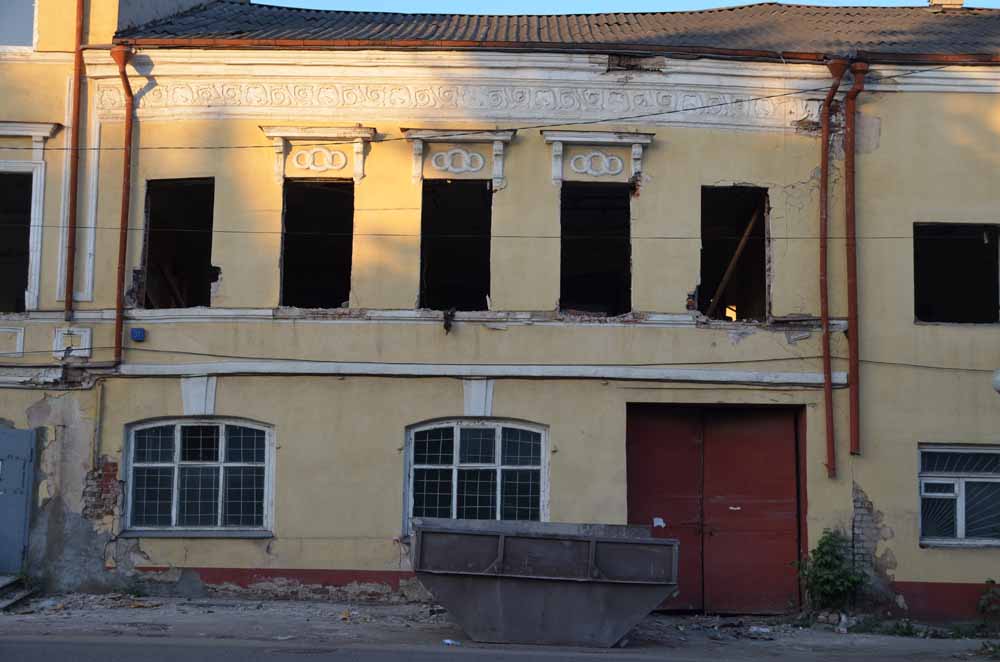 В центре Вышнего Волочка уничтожаются фасады купеческих домов (Событие)