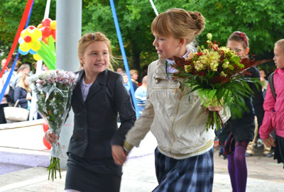 Прозвучали первые школьные звонки в школах Верхневолжья