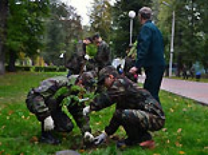 фото В День работников леса в Городском Саду г. Твери прошла акция "Посади дерево!"