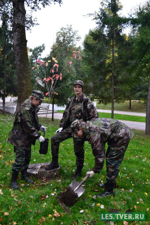 В День работников леса в Городском Саду г. Твери прошла акция "Посади дерево!"