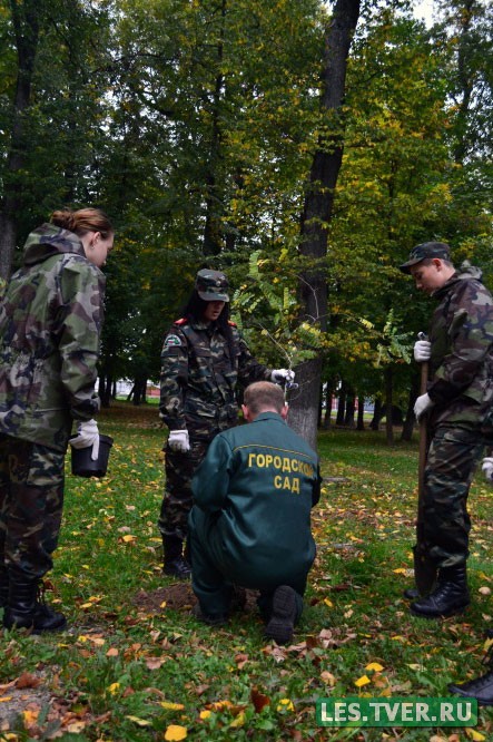 В День работников леса в Городском Саду г. Твери прошла акция "Посади дерево!"