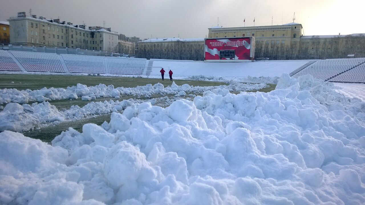 Стадион в снегу