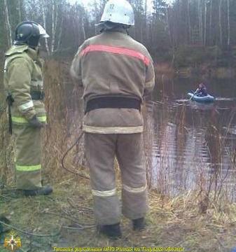 фото В Ржевском районе двое мужчин на автомобиле слетели в водоем