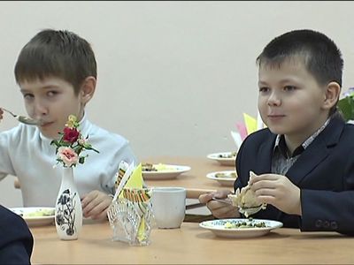 В Твери продолжается модернизация школьных столовых