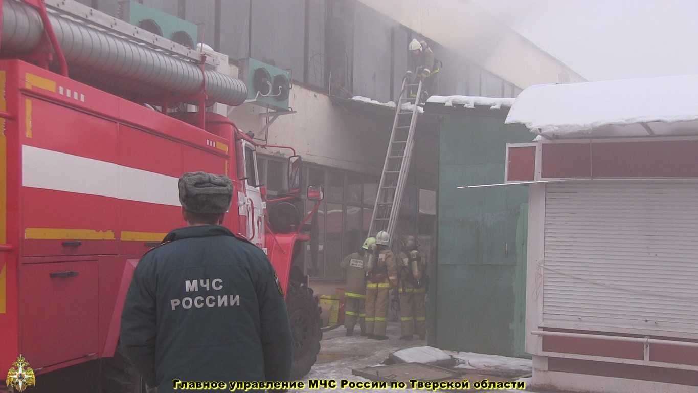 Пожар в торговом центре в Московском районе Твери