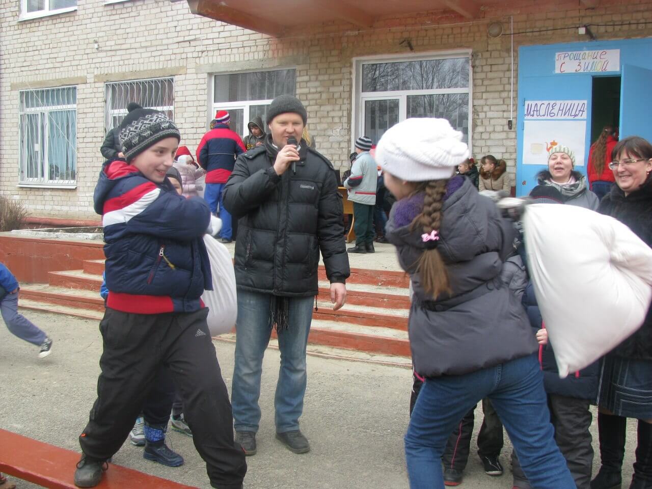 Волонтеры организовали Масленицу в медновском интернате