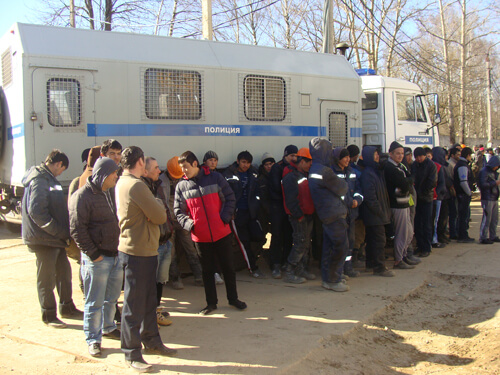 фото На стройке одного из жилкомплексов в Твери задержано более 200 нелегальных работников