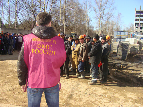 На стройке одного из жилкомплексов в Твери задержано более 200 нелегальных работников