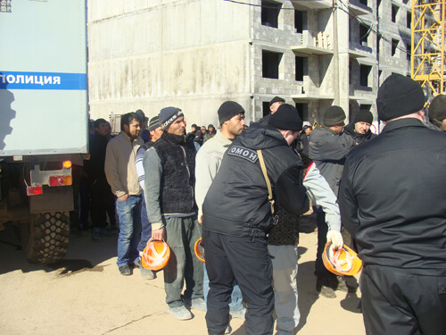На стройке одного из жилкомплексов в Твери задержано более 200 нелегальных работников