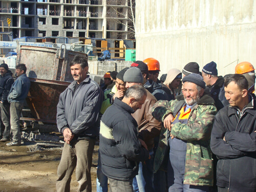На стройке одного из жилкомплексов в Твери задержано более 200 нелегальных работников