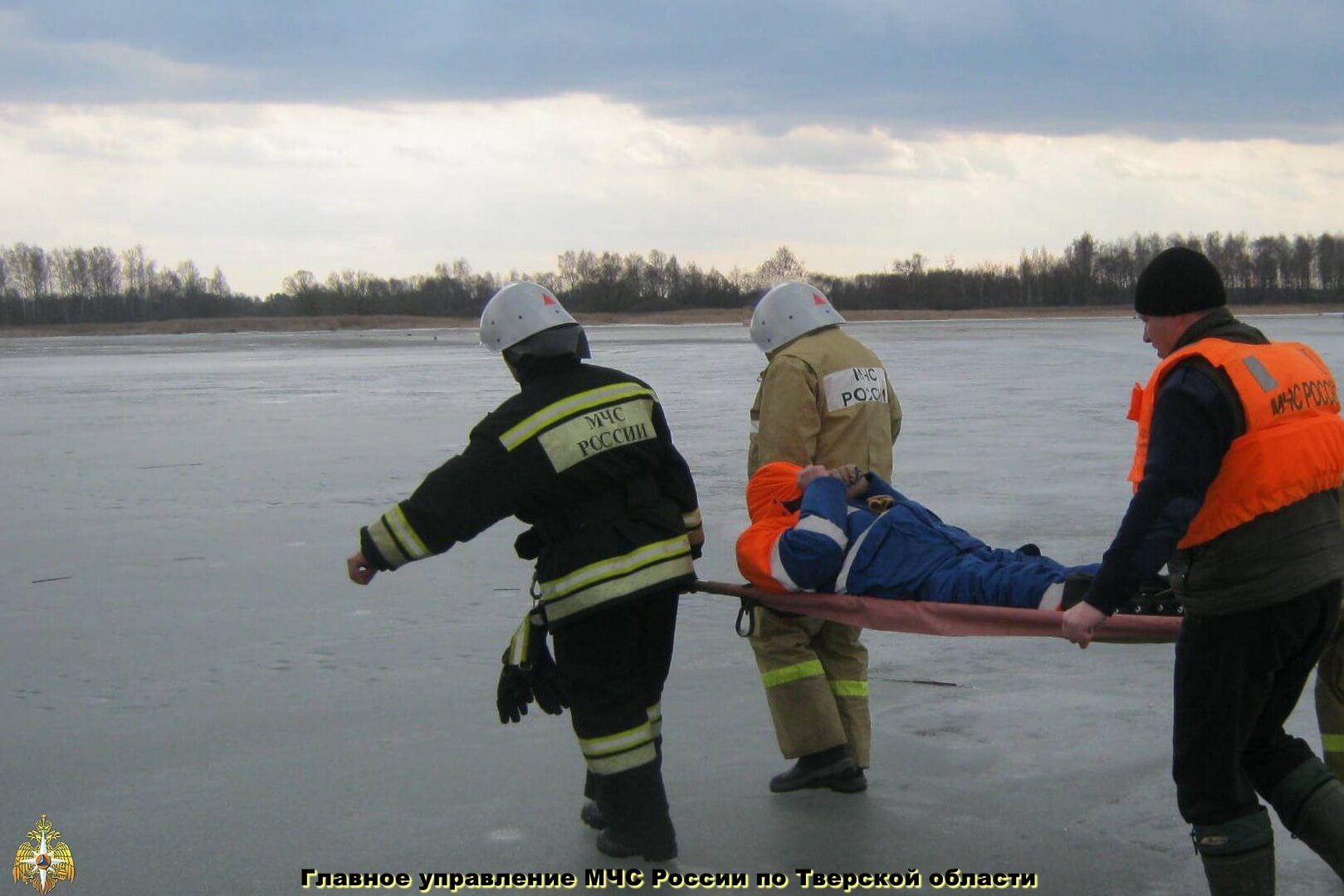 фото В Конаковском районе двое мужчин провалились под лед