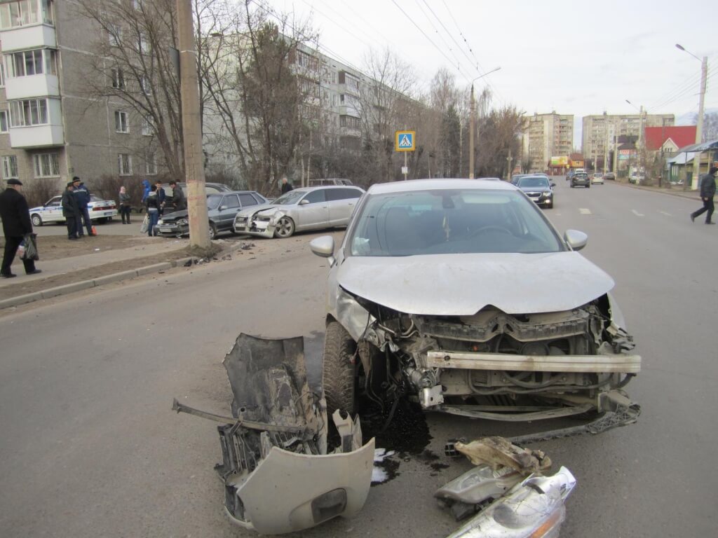 В Твери произошло ДТП с 3 автомобилями и 1 пострадавшим