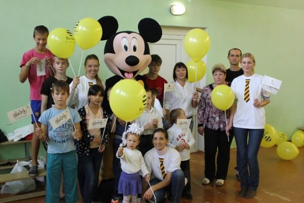 Воспитанники Торжокского детского дома получили подарки к новому учебному году