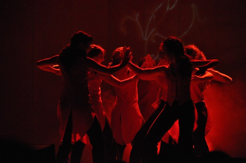 В Твери состоялся необычный танцевальный спектакль "Иллюзии реальности"