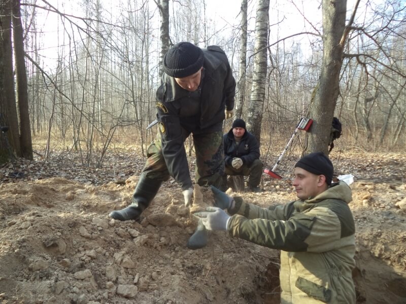 Члены поискового отряда "Наследие" нашли в Бельском районе останки 33 бойцов Красной армии