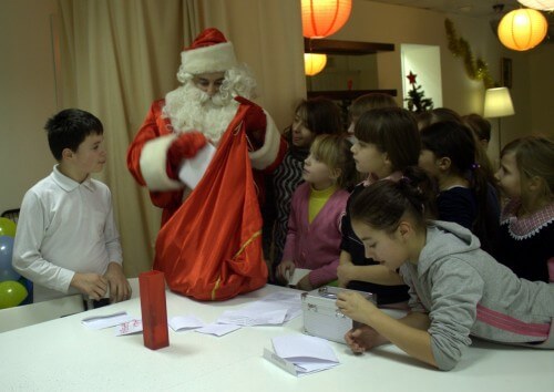 фото Дети из школ-интернатов в гостях у Тверского Деда Мороза
