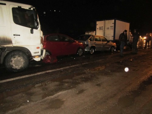 фото На трассе М-10 в Калининском районе произошло ДТП с участием 5 автомобилей