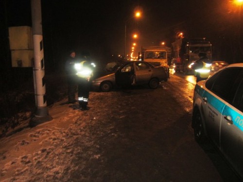 фото В Калининском районе два автомобиля столкнулись по вине третьего. Есть пострадавший